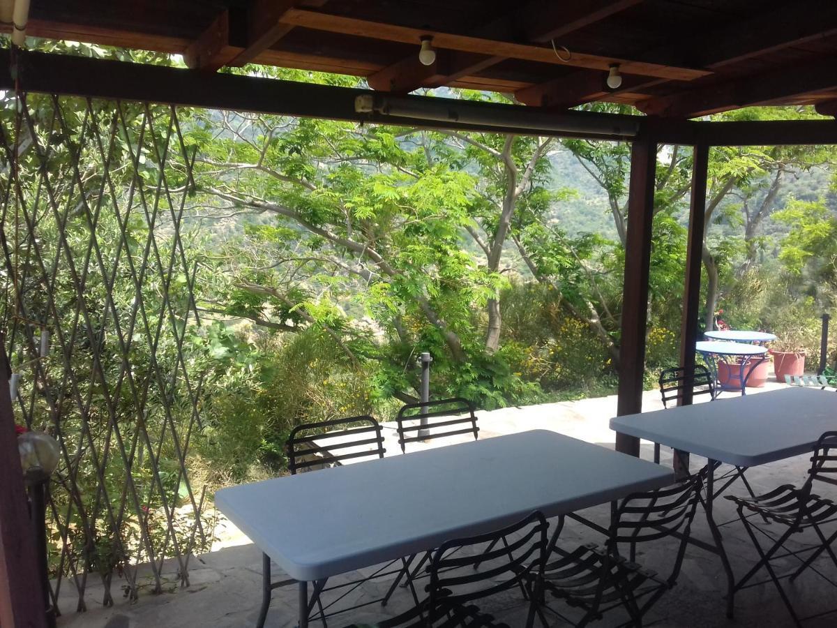Ikarian Centre - Accommodation & Mountain Hiking Eudilos Buitenkant foto
